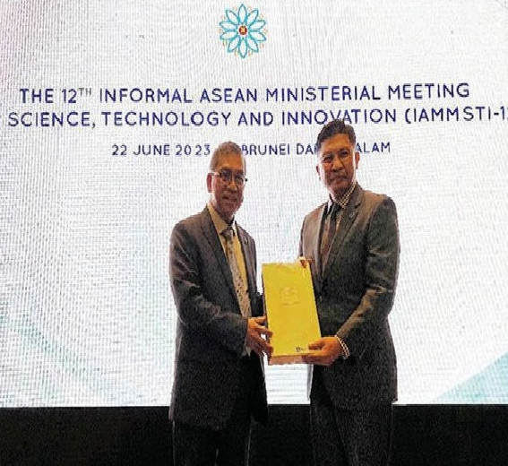 Science Secretary Leads the Philippines at the IAMMSTI-12